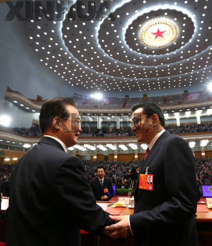 温家宝和李克强亲切握手