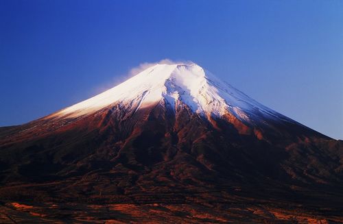 日本富士山不断发生异变出现300米长裂缝（图）