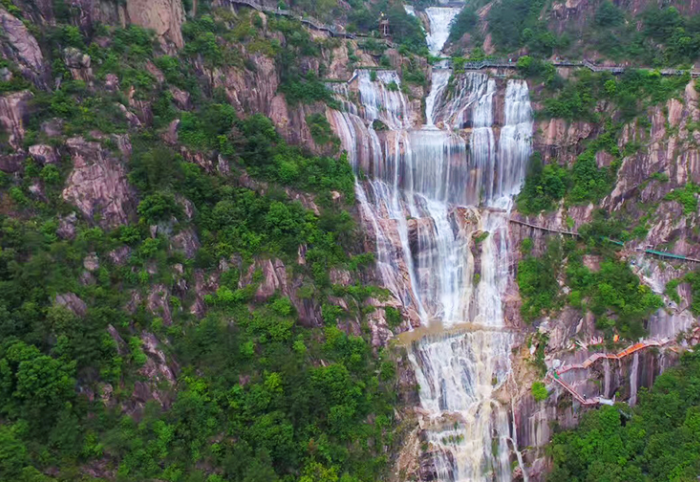 天台山重现大瀑布