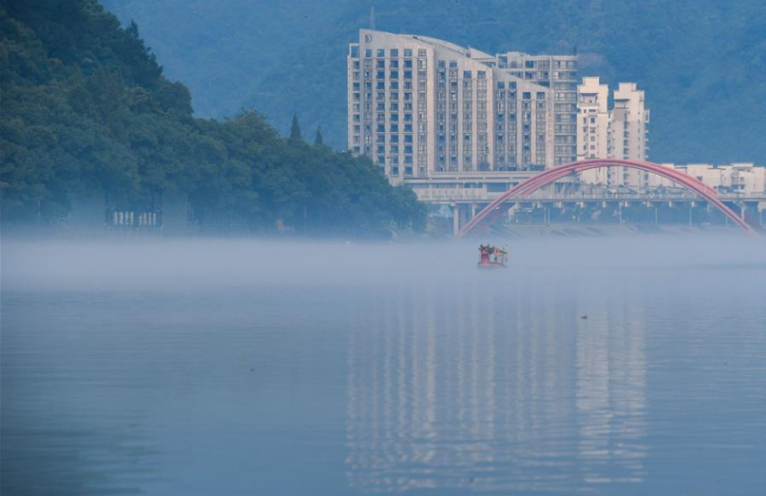 新安江奇雾